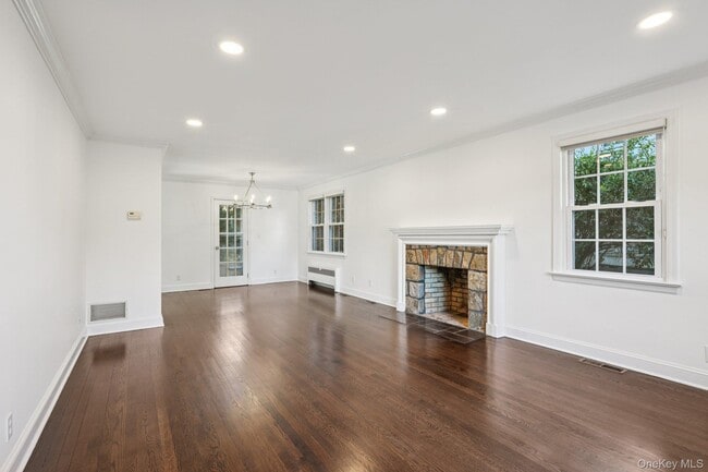 Foto del edificio - 71 Tamarack Rd
