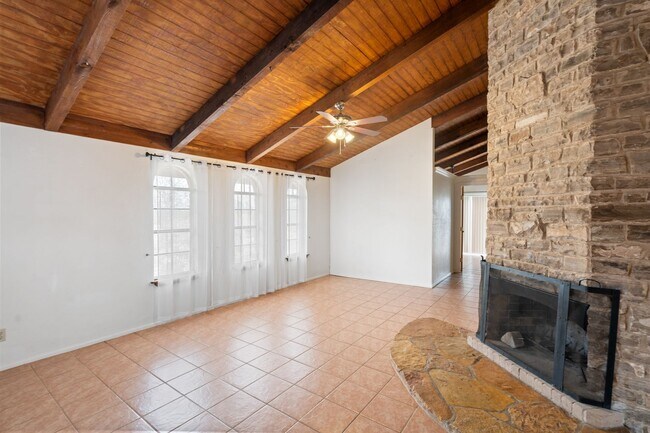 Foto del edificio - 136 Rhonda Dr