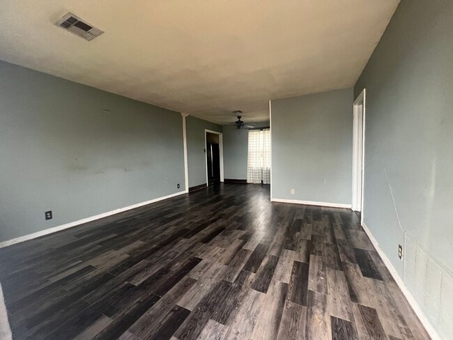 Building Photo - 2218 Lampton St