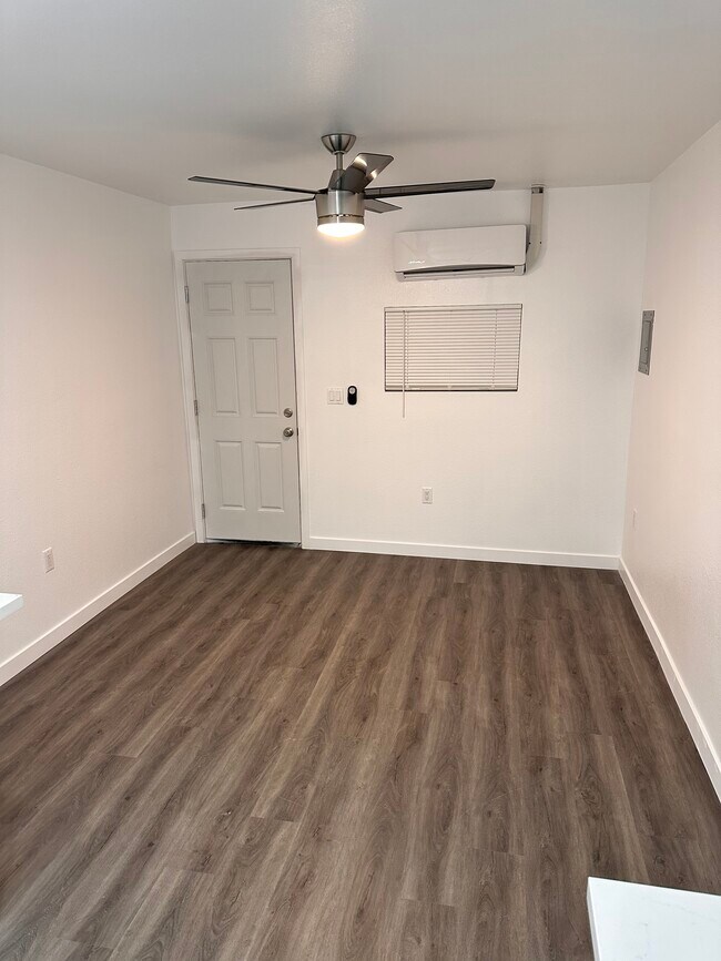 Building Photo - 1353 Fern Ave