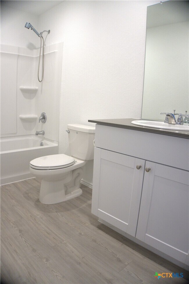 Foto del edificio - 809 Riviera Ct