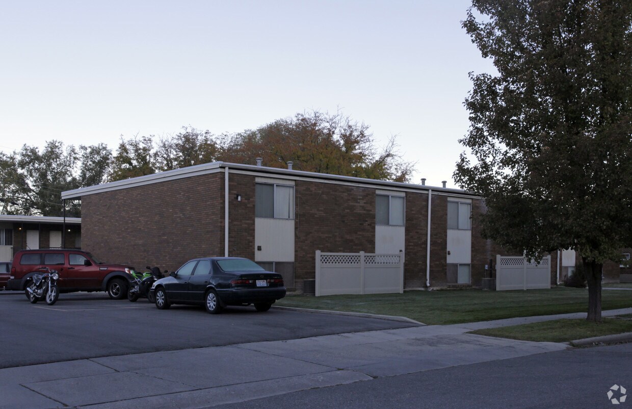 Building Photo - 697 N 600 W