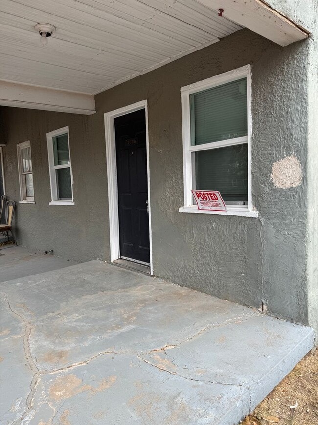 Foto del edificio - 702 N Buchanan St