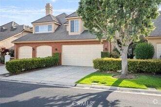 Building Photo - 6216 Greenbrier Dr
