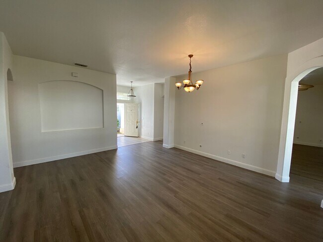 Foto del edificio - East Elk Grove Home Close to Pleasant Grov...
