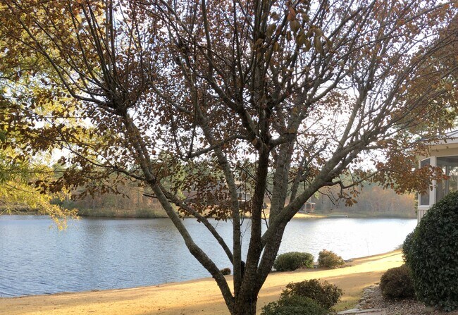 Building Photo - 14 Forest Lake Dr
