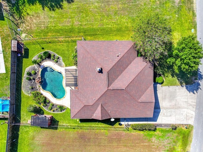 Foto del edificio - 13417 Bunker Hill Dr