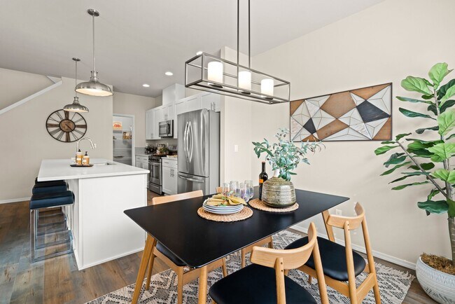 Foto del edificio - Pet Friendly Townhome with Leasing Special!