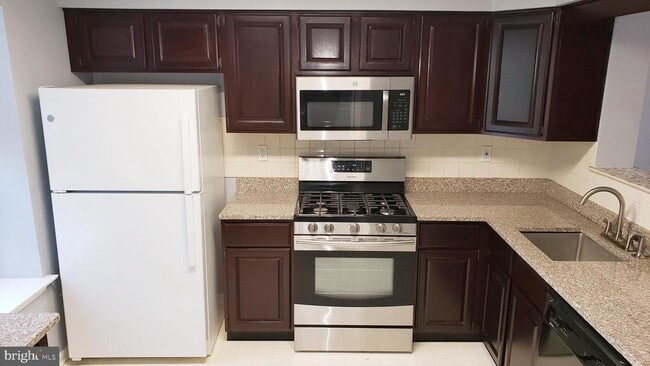 Foto del edificio - 6 Halstead Pl