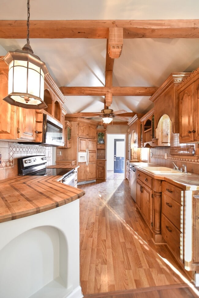 Building Photo - 2467 S 700 E