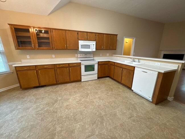 Building Photo - ? Special Offer: Apply and be approved by ...