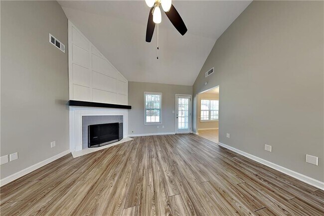 Foto del edificio - 917 Tucker Ln