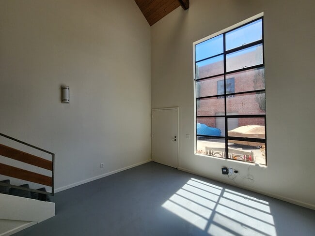 Building Photo - 730 29th St