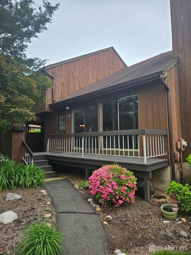 Primary Photo - 498 Auten Rd