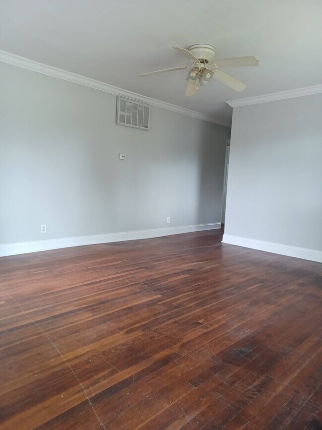 Foto del edificio - 3402 N Edmondson Ave
