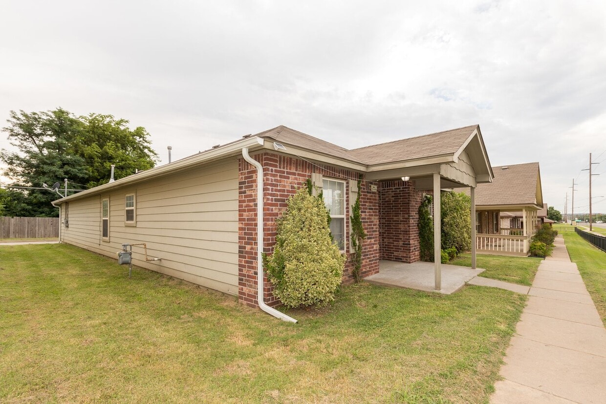 Primary Photo - Emerson Elementary Zoned - 3 bedroom / 2 b...