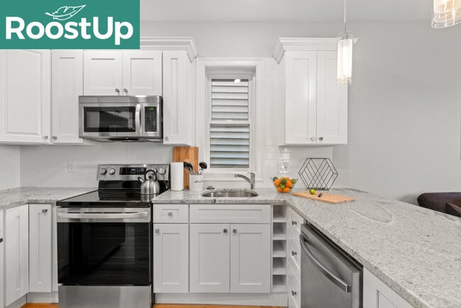 Building Photo - Furnished Bedroom with Private Bath in South Boston