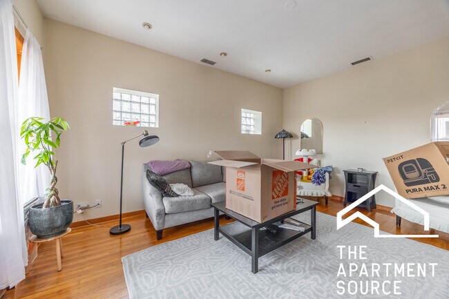 Foto del edificio - 2722 N Kimball Ave