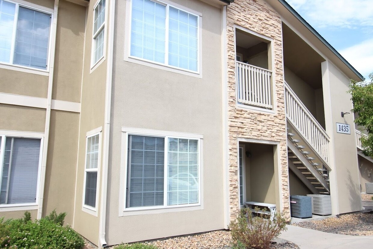 Long Realty & Property Management - 3 Bedroom Condo in Gated Community with Amenities - Long Realty & Property Management - 3 Bedroom Condo in Gated Community with Amenities