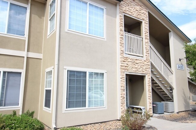 Long Realty & Property Management - 3 Bedroom Condo in Gated Community with Amenities - Long Realty & Property Management - 3 Bedroom Condo in Gated Community with Amenities