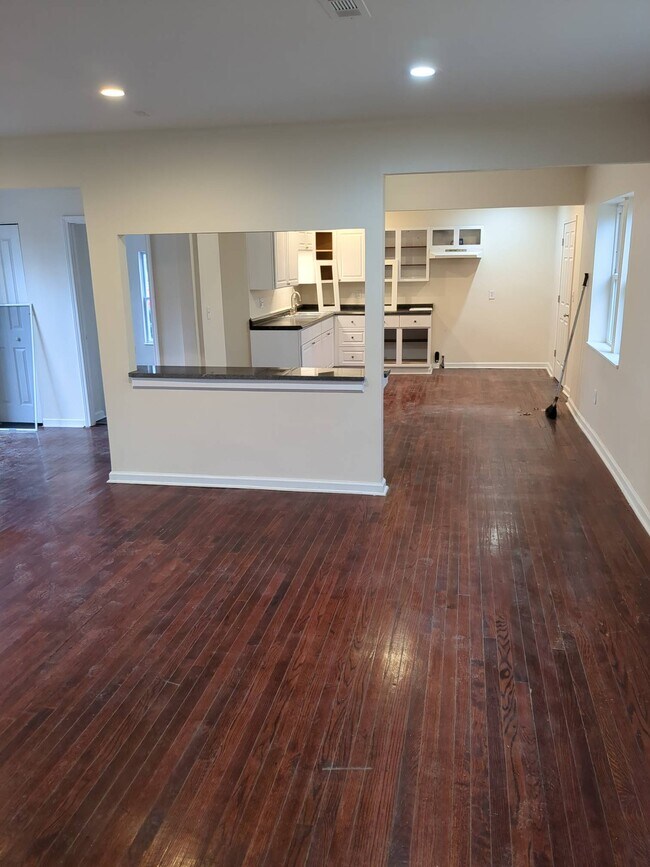 Building Photo - 3130 S Harris Ave