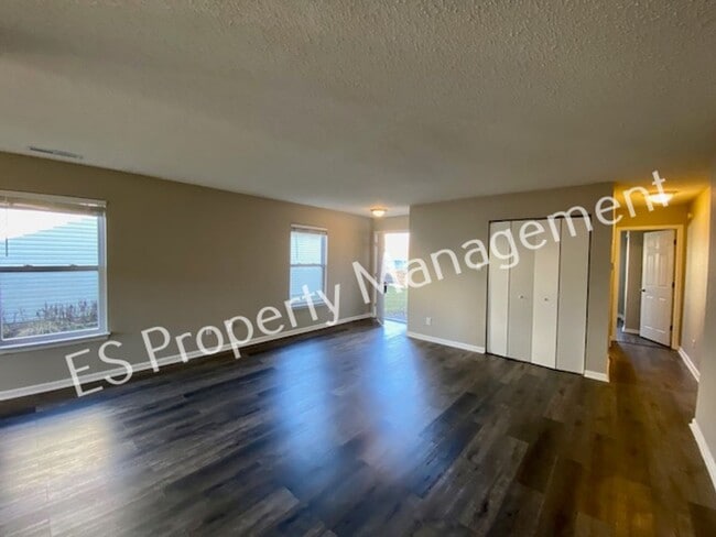 Foto del edificio - Stunning 3 Bedroom 2 Bath Home in Franklin Township!