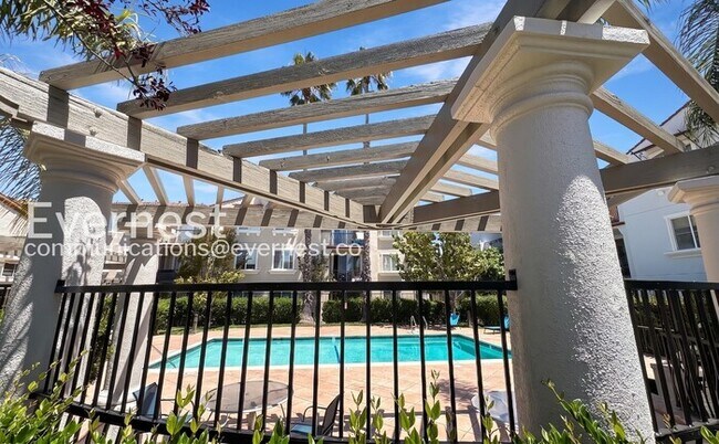 Building Photo - Modern Living Meets Ultimate Convenience with Pool! / 1 bed & 1 bath / Available Now!