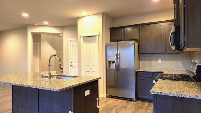Foto del edificio - Luxury living in Lacey!