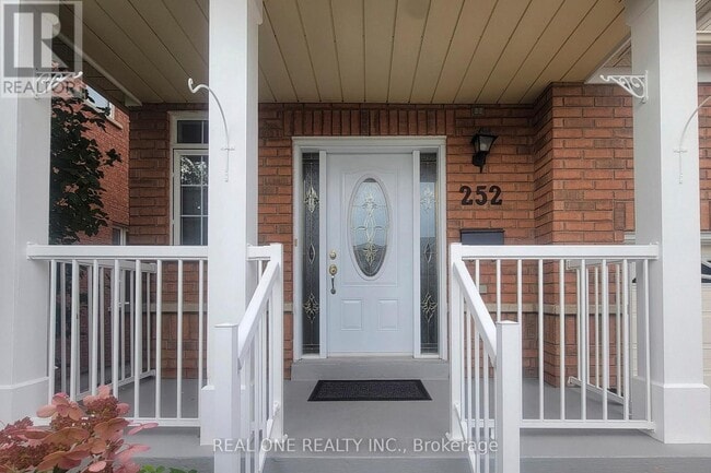 Building Photo - 252 Stonebridge Dr