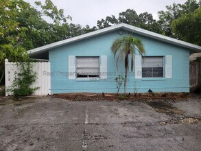 Building Photo - 917 Lake Palms Dr
