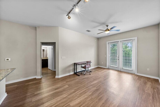 Building Photo - 1900 Barton Springs Rd