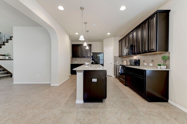 Foto del edificio - AVAILABLE NOW!