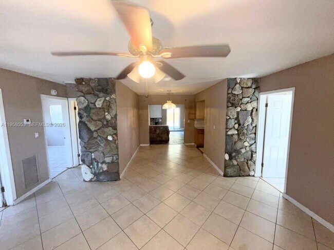 Foto del edificio - 341 NE 25th Ct