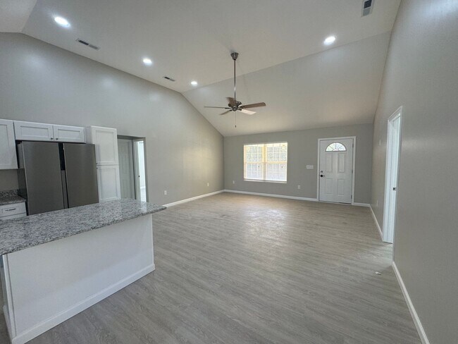 Foto del edificio - Modern 2025 New Construction