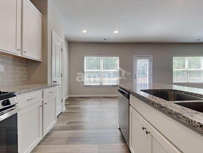 Building Photo - 338 Winston Cir
