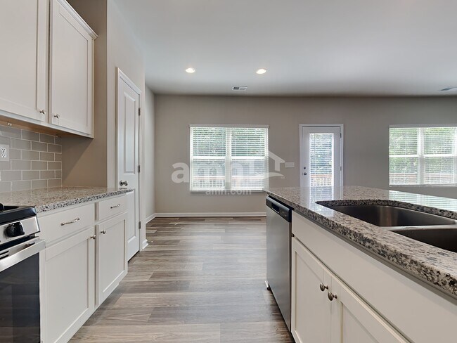 Foto del edificio - 338 Winston Cir
