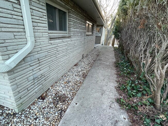 Foto del edificio - 2869 Charing Rd