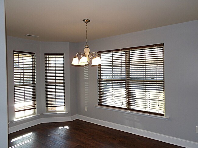Foto del edificio - 706 Oak Cove Ln NW