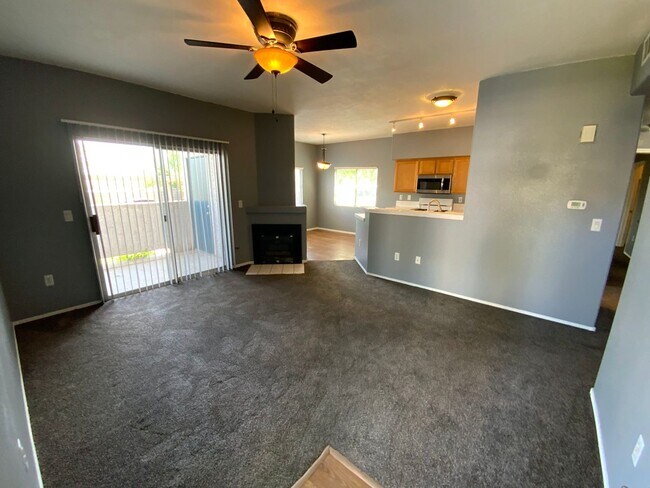 Foto del edificio - Summerlin  2 Bed / 2 Bath Ground floor Con...