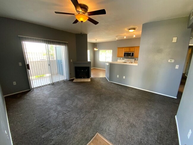 Building Photo - Summerlin  2 Bed / 2 Bath Ground floor Condo w/Fireplace