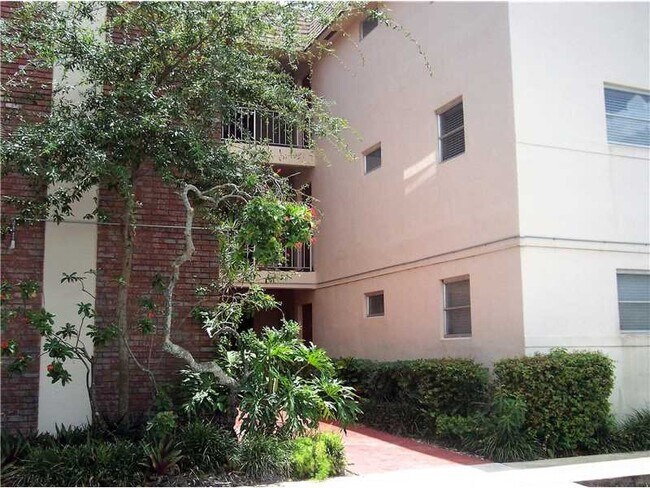 Building Photo - 2495 SW 82nd Ave