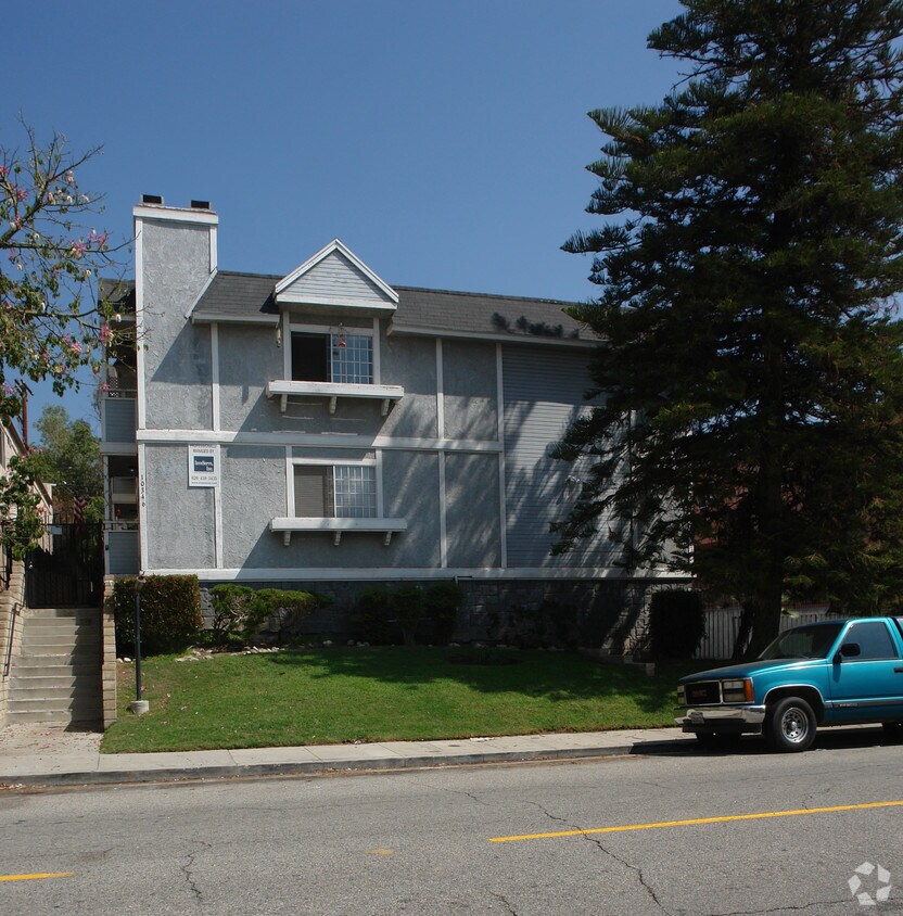 Building Photo - 10346 Commerce Ave