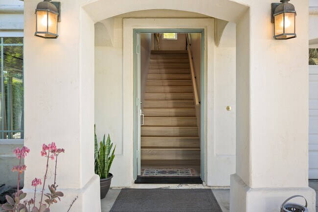Foto del edificio - 1302 Clarence Dr
