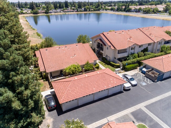 Building Photo - 1542 E Alluvial Ave