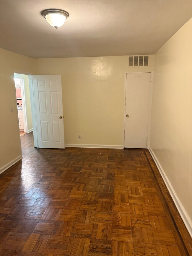 Foto del edificio - 9XX E 227th St