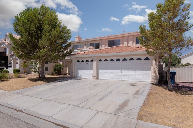 Foto del edificio - Enormous Silverado Ranch 5 br with pool an...