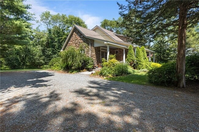 Building Photo - 93 Kickemuit Ave