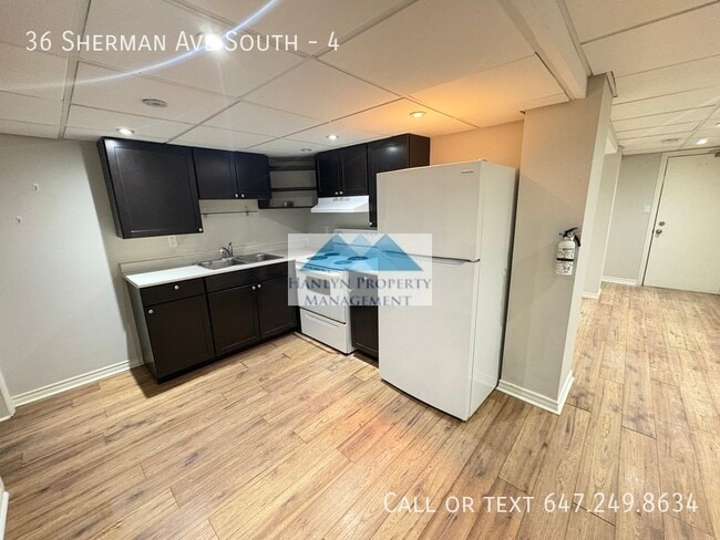 Building Photo - Spacious 2 Bedroom in Lower Level