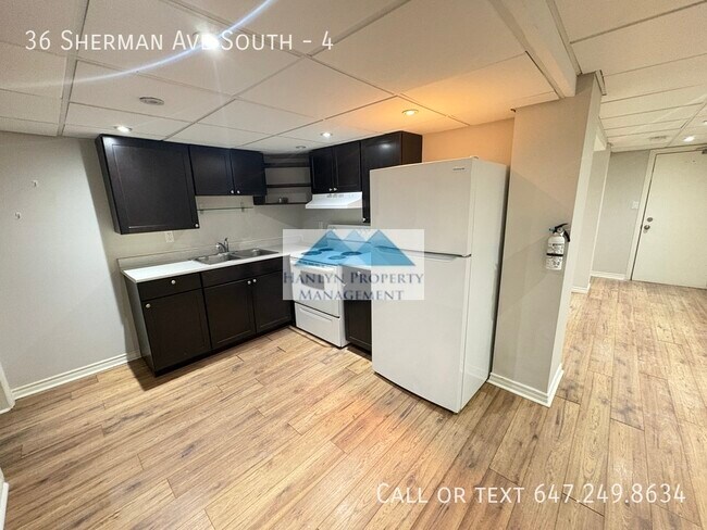 Photo du bâtiment - Spacious 2 Bedroom in Lower Level