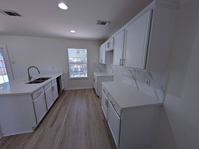 Building Photo - One-of-a-kind home in Tomball